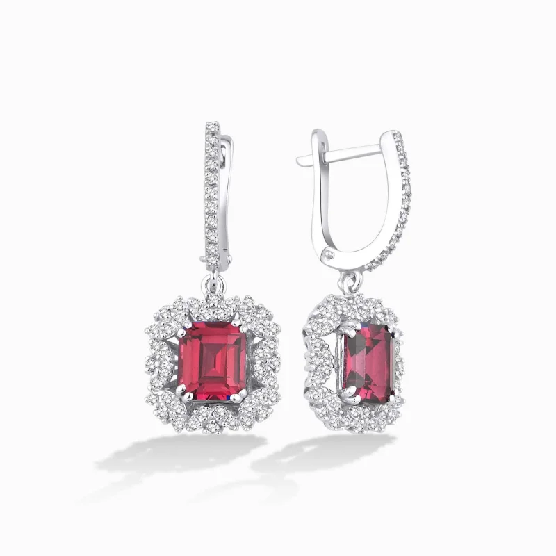 3.69 ct Yakut Küpe